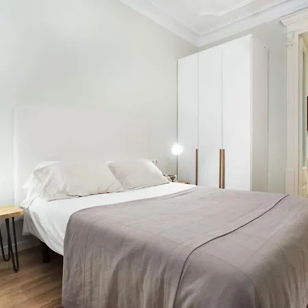 Bright And Modern 2bedroom In Ramblas 2 1a * Barcelona