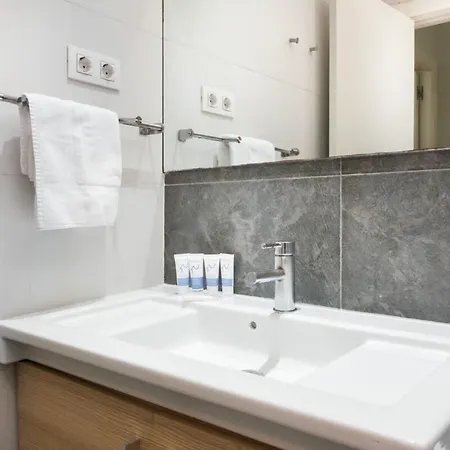 Bright And Modern 2bedroom In Ramblas 2 1a Apartmán